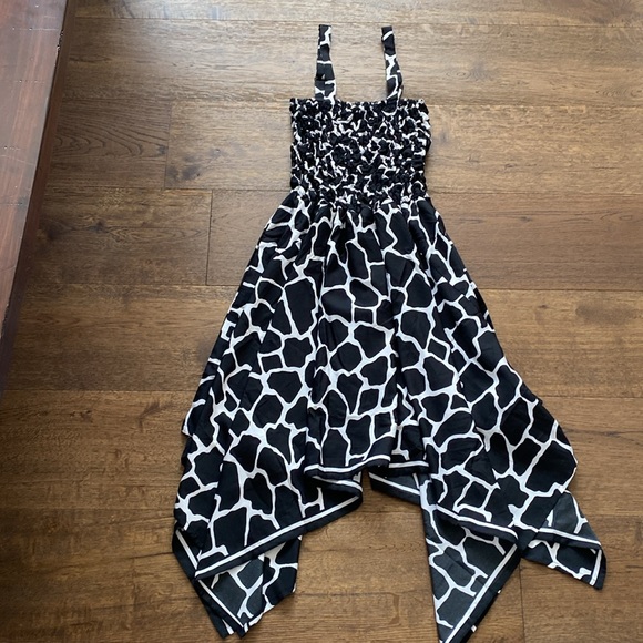 Rima Giraffe Print Sundress with Handkerchief Hem - Picture 2 of 7